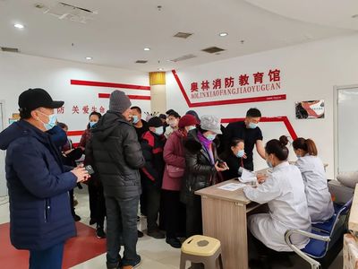 愛心義診進(jìn)社區(qū)，居民健康有